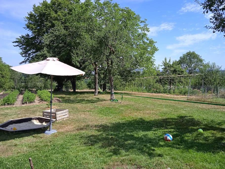 Les Jardins Des 3 Provinces- Gite Montcharvot Екстериор снимка
